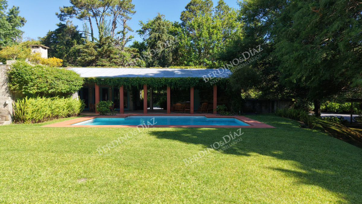 Casa ID.3183 - Venta casa de 5 dormitorios en barrio Golf, Punta del Este