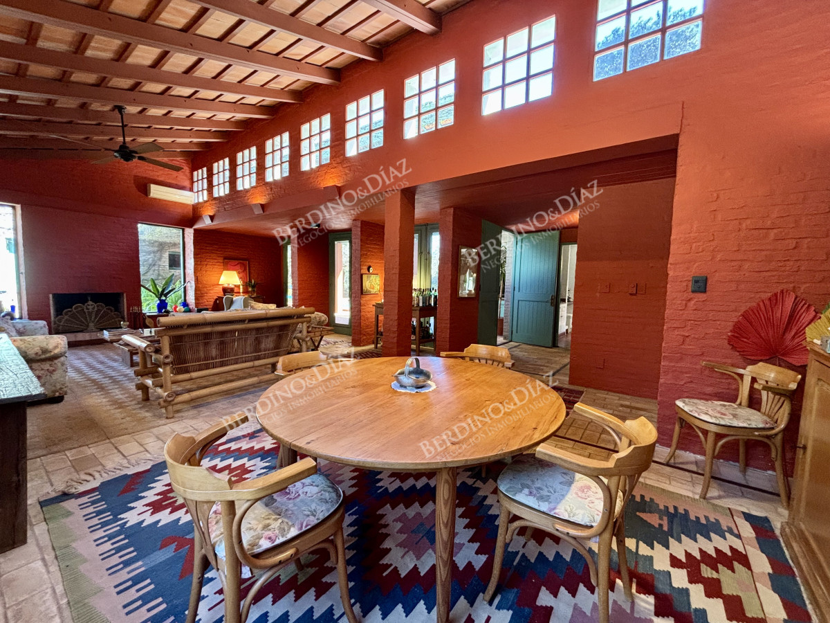 Casa ID.3183 - Venta casa de 5 dormitorios en barrio Golf, Punta del Este