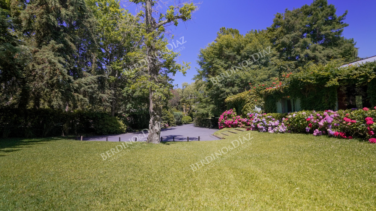Casa ID.3183 - Venta casa de 5 dormitorios en barrio Golf, Punta del Este