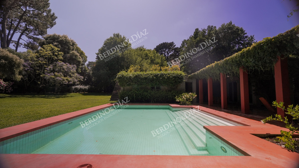 Casa ID.3183 - Venta casa de 5 dormitorios en barrio Golf, Punta del Este