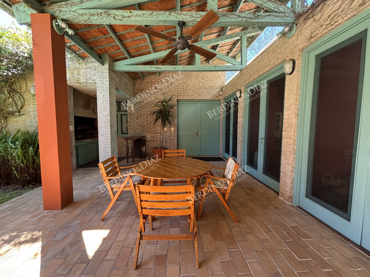 Casa ID.3183 - Venta casa de 5 dormitorios en barrio Golf, Punta del Este