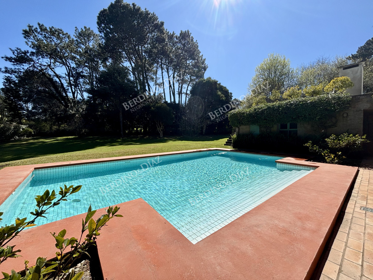 Casa ID.3183 - Venta casa de 5 dormitorios en barrio Golf, Punta del Este