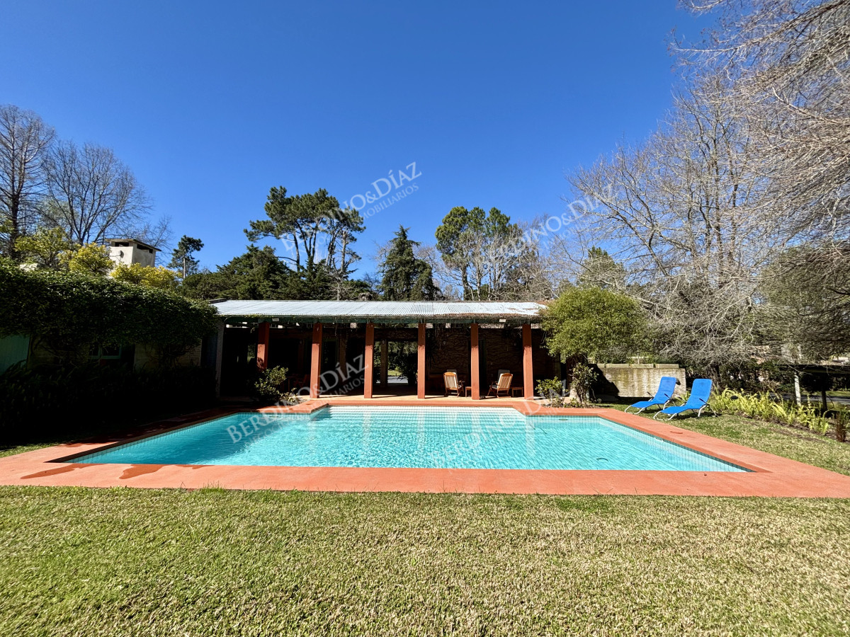 Casa ID.3183 - Venta casa de 5 dormitorios en barrio Golf, Punta del Este