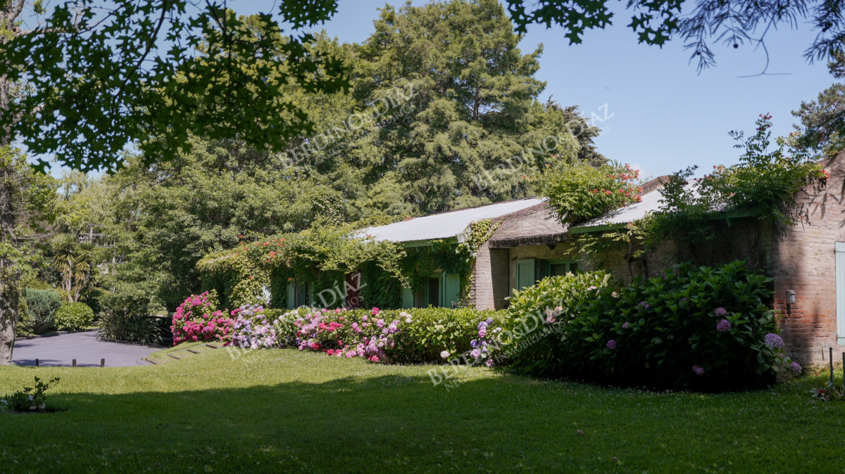 Casa ID.3183 - Venta casa de 5 dormitorios en barrio Golf, Punta del Este