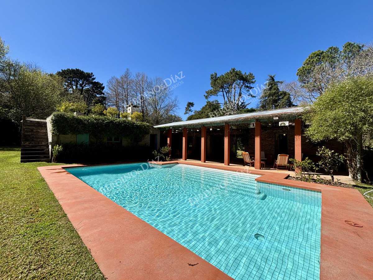 Casa ID.3183 - Venta casa de 5 dormitorios en barrio Golf, Punta del Este