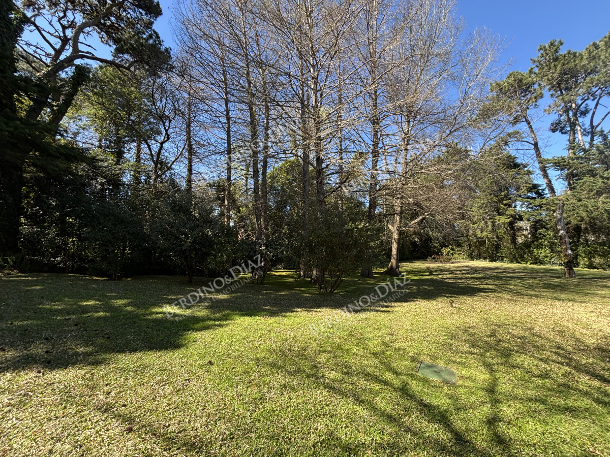 Casa ID.3183 - Venta casa de 5 dormitorios en barrio Golf, Punta del Este