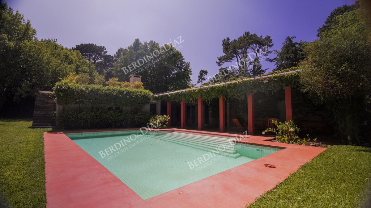 Casa ID.3183 - Venta casa de 5 dormitorios en barrio Golf, Punta del Este