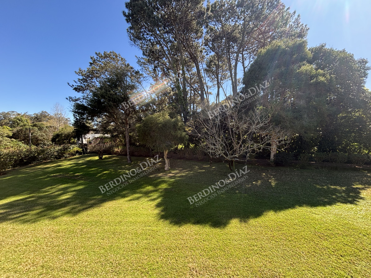 Casa ID.3183 - Venta casa de 5 dormitorios en barrio Golf, Punta del Este