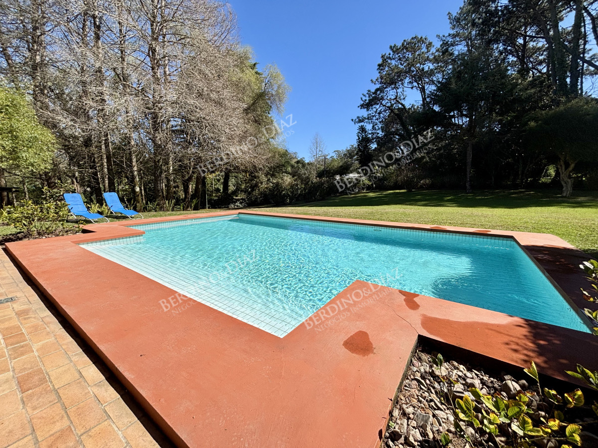 Casa ID.3183 - Venta casa de 5 dormitorios en barrio Golf, Punta del Este