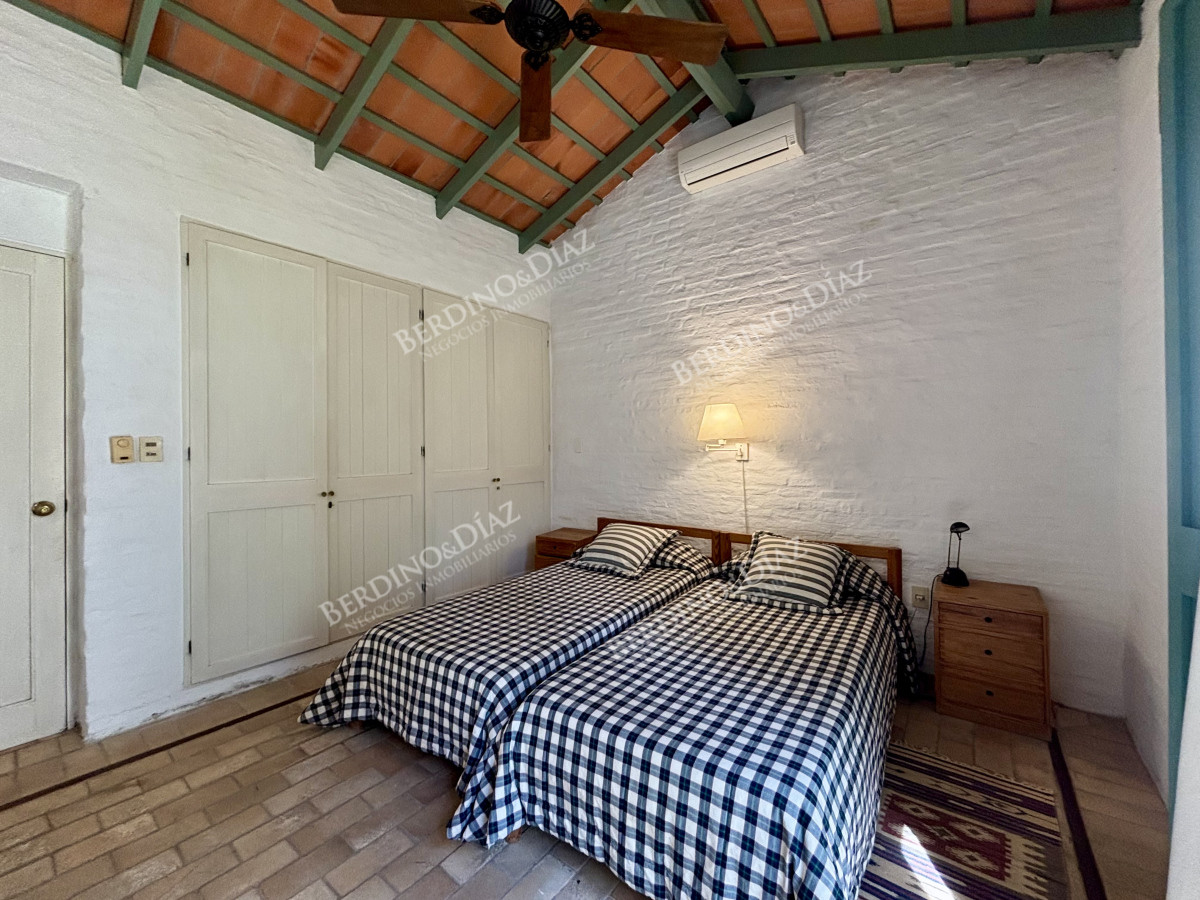 Casa ID.3183 - Venta casa de 5 dormitorios en barrio Golf, Punta del Este