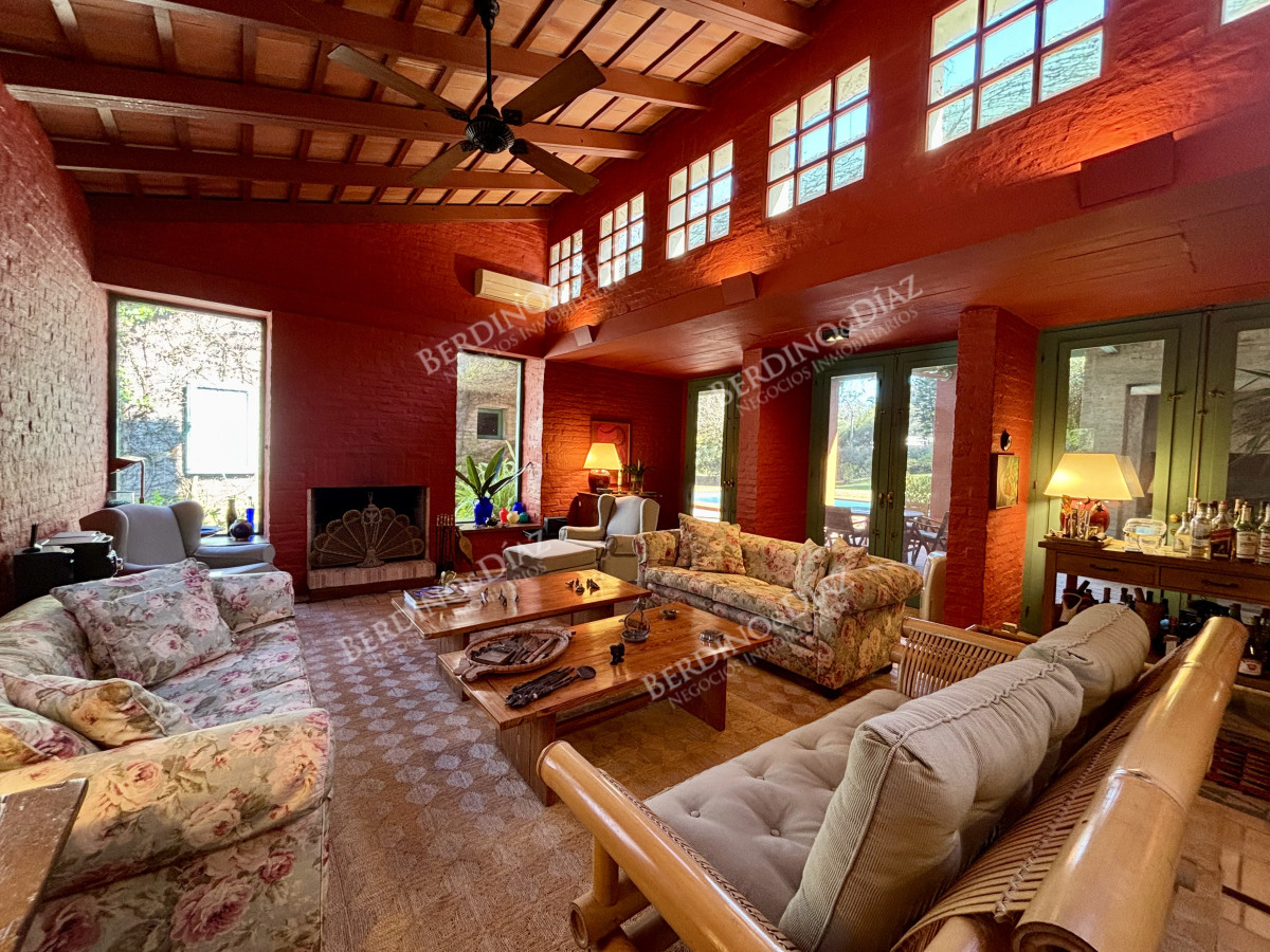 Casa ID.3183 - Venta casa de 5 dormitorios en barrio Golf, Punta del Este