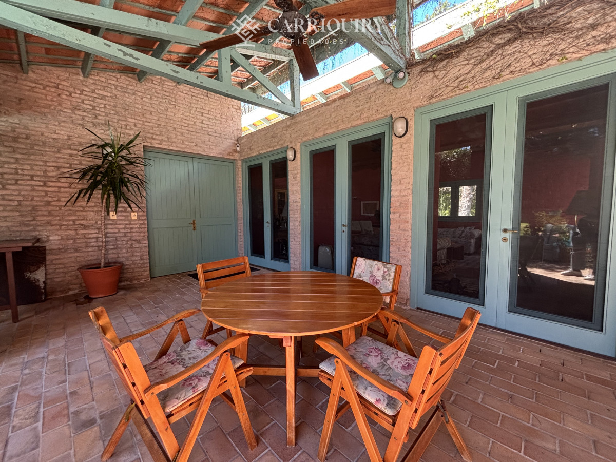 Casa ID.10411/ESPECTACULAR-CASA-EN-ZONA-SHOPPING- - Venta casa de 5 dormitorios en barrio Golf, Punta del Este