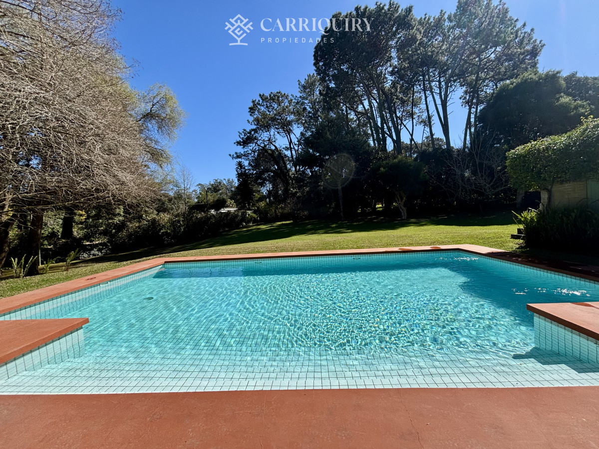 Casa ID.10411/ESPECTACULAR-CASA-EN-ZONA-SHOPPING- - Venta casa de 5 dormitorios en barrio Golf, Punta del Este
