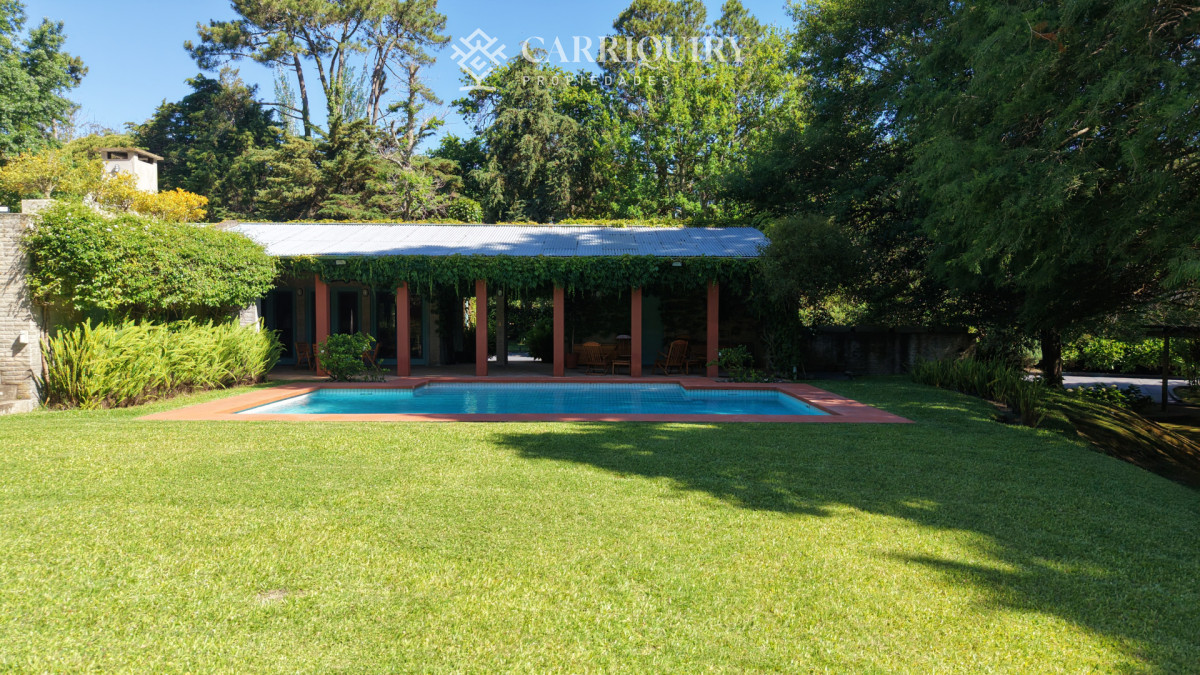 Casa ID.10411/ESPECTACULAR-CASA-EN-ZONA-SHOPPING- - Venta casa de 5 dormitorios en barrio Golf, Punta del Este