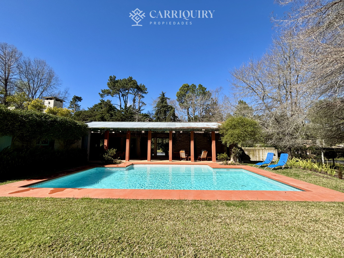 Casa ID.10411/ESPECTACULAR-CASA-EN-ZONA-SHOPPING- - Venta casa de 5 dormitorios en barrio Golf, Punta del Este