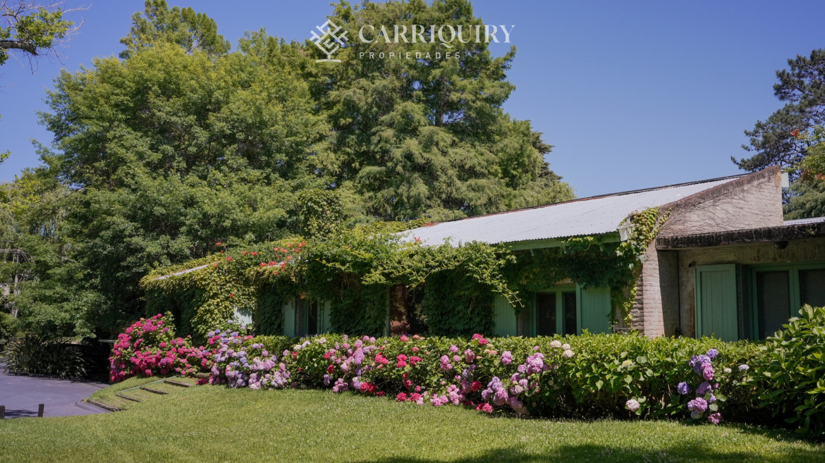 Casa ID.10411/ESPECTACULAR-CASA-EN-ZONA-SHOPPING- - Venta casa de 5 dormitorios en barrio Golf, Punta del Este