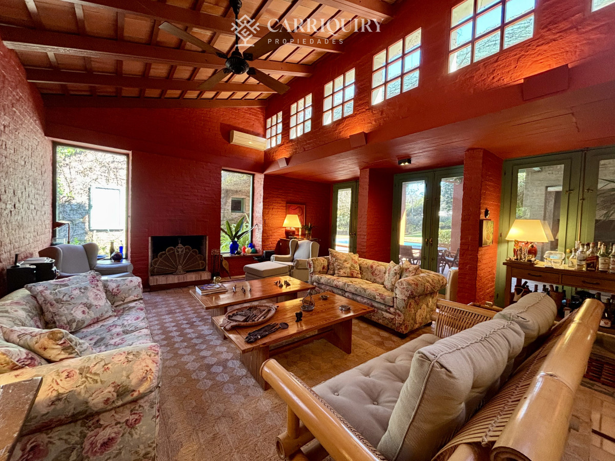 Casa ID.10411/ESPECTACULAR-CASA-EN-ZONA-SHOPPING- - Venta casa de 5 dormitorios en barrio Golf, Punta del Este