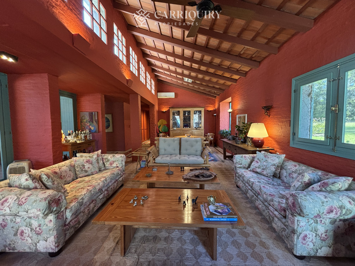 Casa ID.10411/ESPECTACULAR-CASA-EN-ZONA-SHOPPING- - Venta casa de 5 dormitorios en barrio Golf, Punta del Este