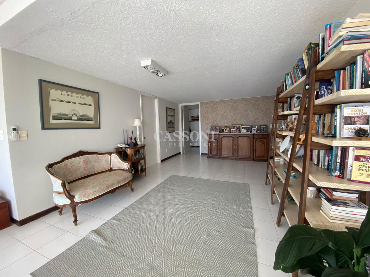 Apartamento ID.3716 - Apartamento en alquiler, de 3 dormitorios, en playa brava, frente al mar! 