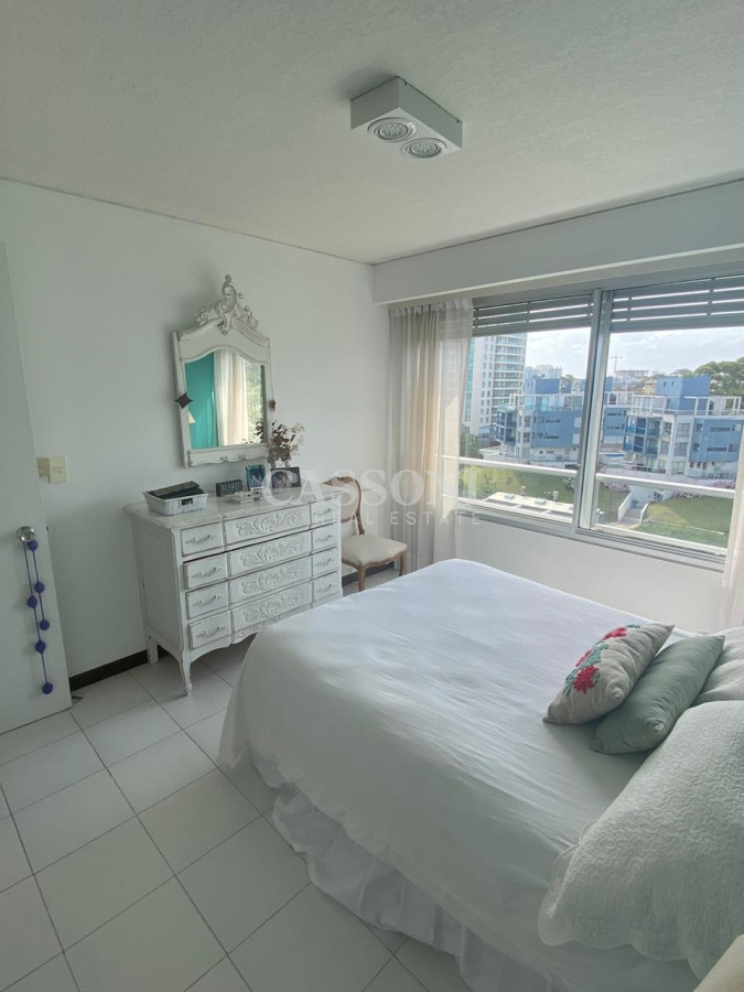 Apartamento ID.3716 - Apartamento en alquiler, de 3 dormitorios, en playa brava, frente al mar! 