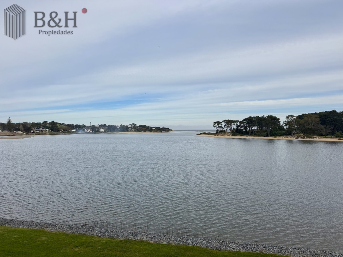 Apartamento ID.3647 - Apartamento en venta de 3 dormitorios en La Barra