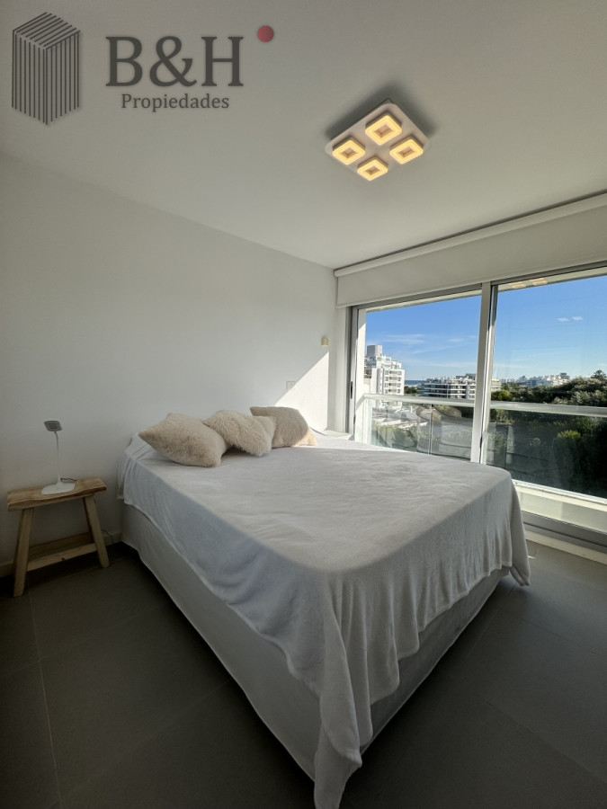 Apartamento ID.3573 - Penthouse en venta, de 3 dormitorios en suite, en playa brava, primera linea