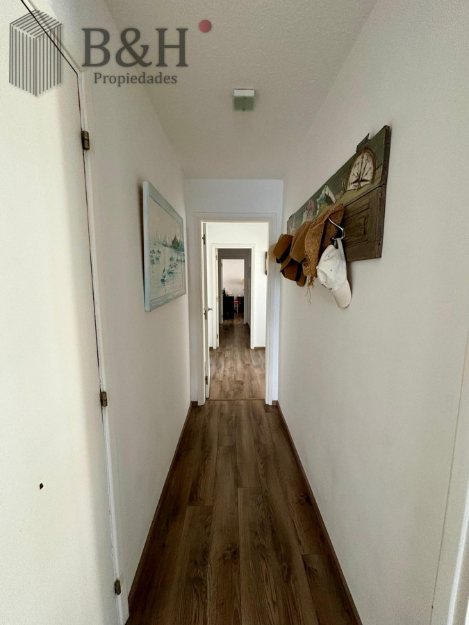 Apartamento ID.3201 - Apartamento en alquiler temporal de 3 dormitorios, en playa mansa, sobre el mar.