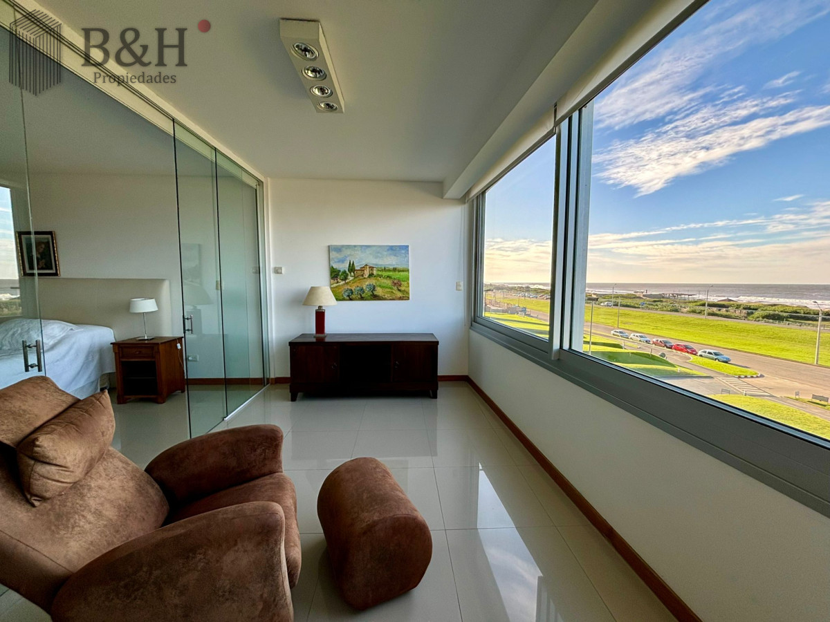 Apartamento ID.3132 - Apartamento en alquiler anual o temporal, de 3 dormitorios y servicio, en playa Brava! 