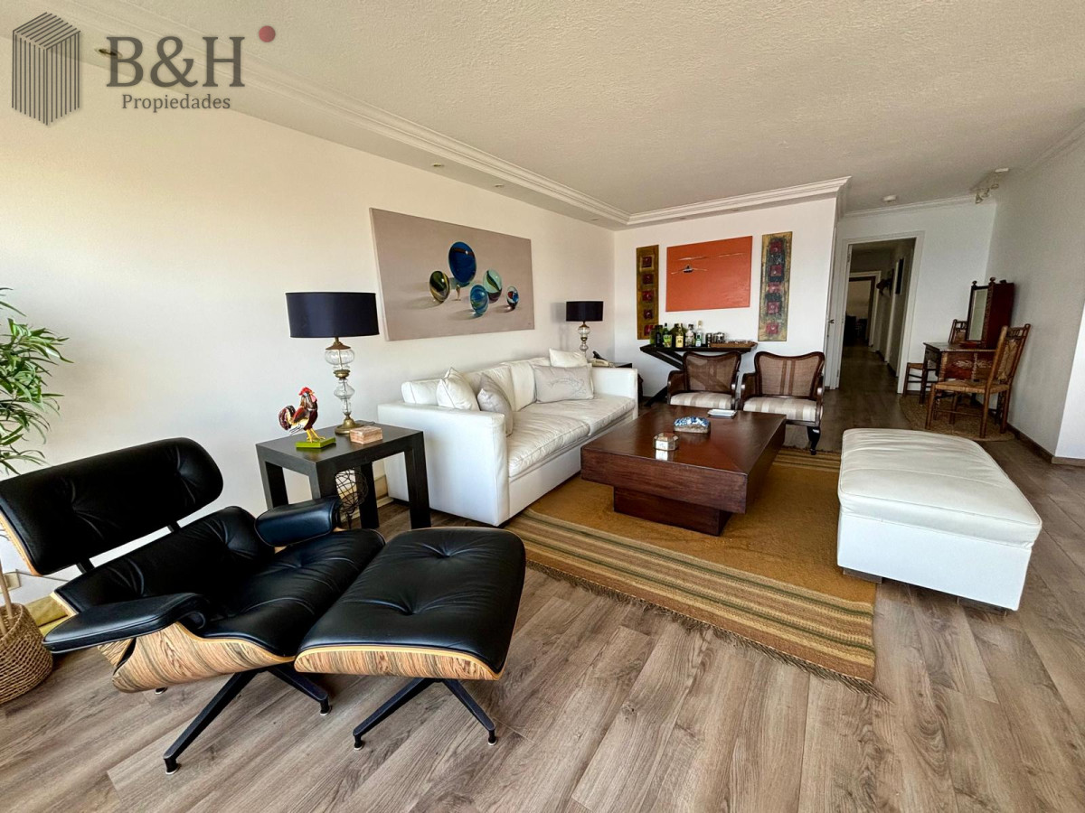 Apartamento ID.3201 - Apartamento en alquiler temporal de 3 dormitorios, en playa mansa, sobre el mar.