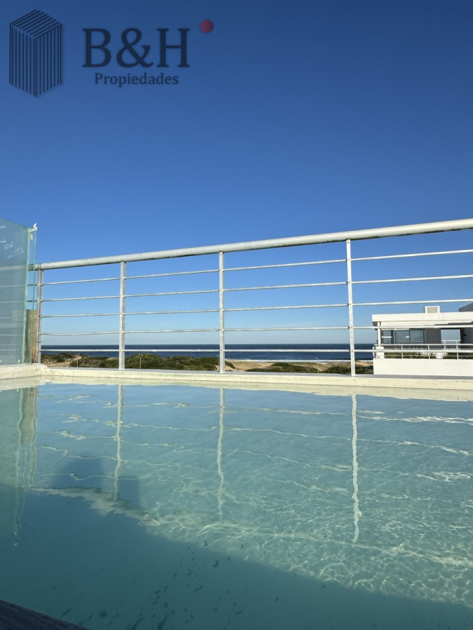 Apartamento ID.3573 - Penthouse en venta, de 3 dormitorios en suite, en playa brava, primera linea