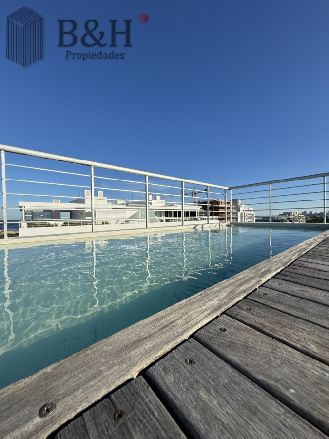 Apartamento ID.3573 - Penthouse en venta, de 3 dormitorios en suite, en playa brava, primera linea