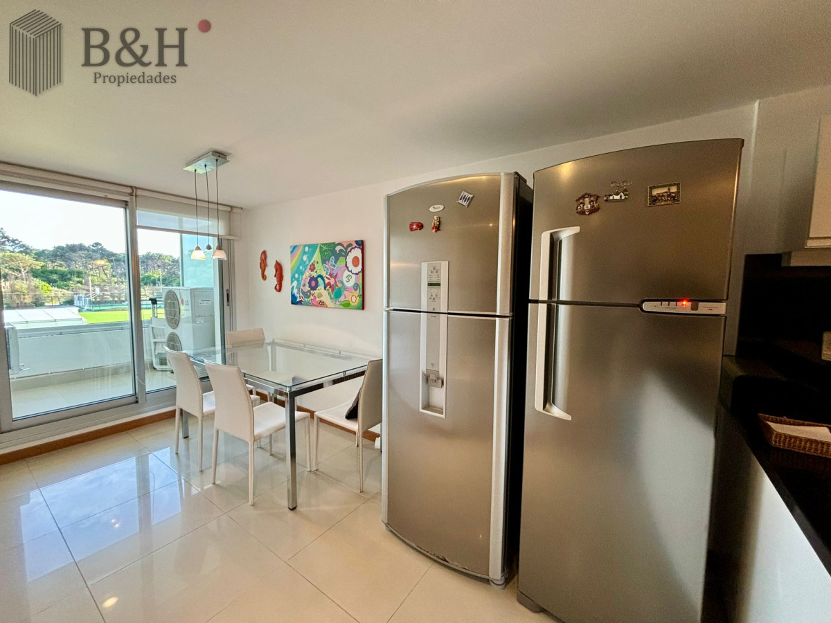 Apartamento ID.3132 - Apartamento en alquiler anual o temporal, de 3 dormitorios y servicio, en playa Brava! 