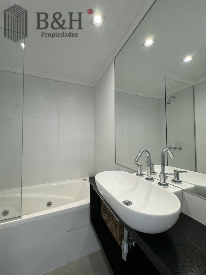 Apartamento ID.3573 - Penthouse en venta, de 3 dormitorios en suite, en playa brava, primera linea
