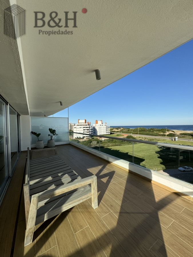 Apartamento ID.3573 - Penthouse en venta, de 3 dormitorios en suite, en playa brava, primera linea