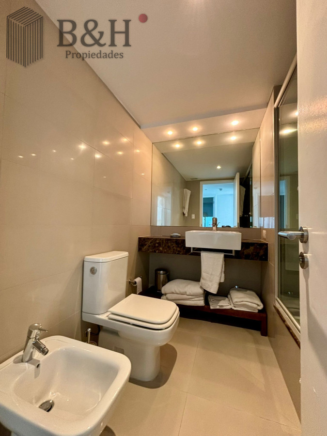 Apartamento ID.3132 - Apartamento en alquiler anual o temporal, de 3 dormitorios y servicio, en playa Brava! 