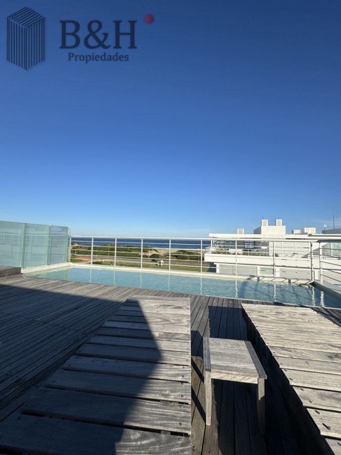 Apartamento ID.3573 - Penthouse en venta, de 3 dormitorios en suite, en playa brava, primera linea