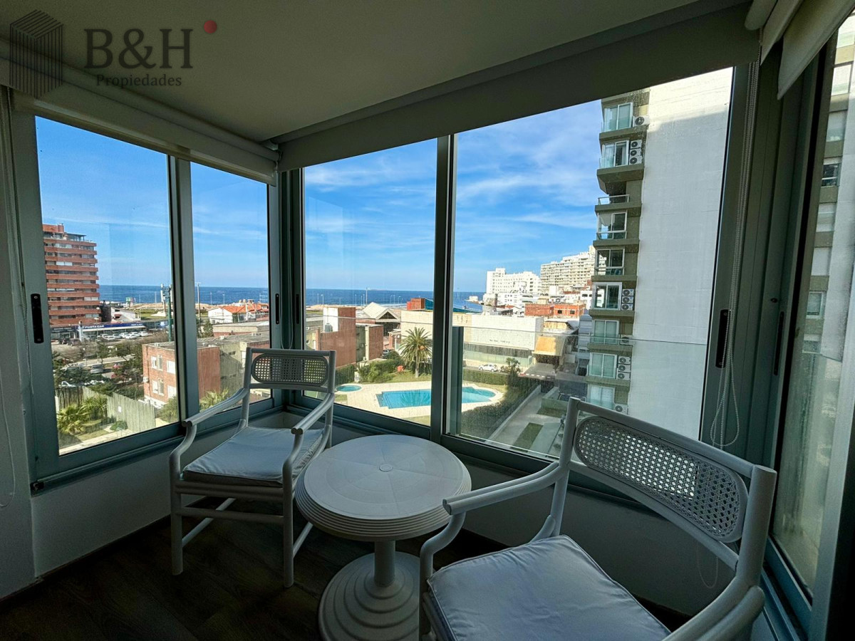 Apartamento ID.3201 - Apartamento en alquiler temporal de 3 dormitorios, en playa mansa, sobre el mar.