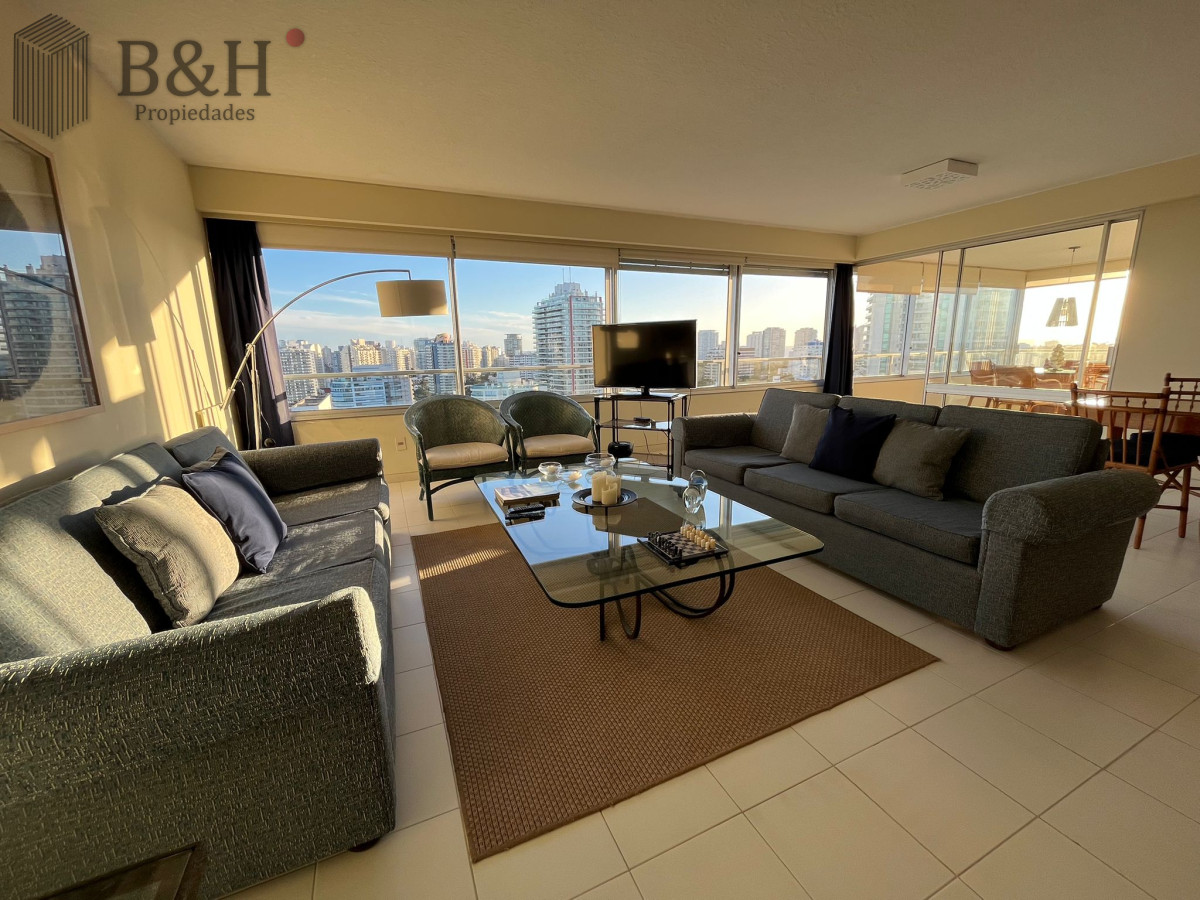 Apartamento ID.685 - Apartamento en venta playa brava - piso alto en Tiburon II