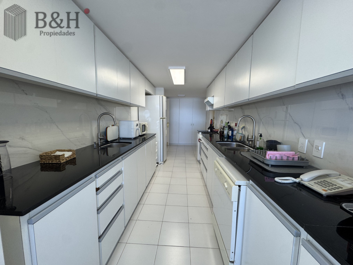 Apartamento ID.1597 - Apartamento en alquiler temporal, de 3 dormitorios. en zona brava!