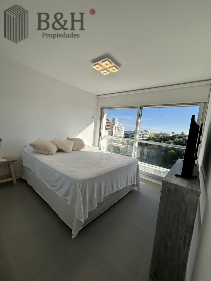 Apartamento ID.3573 - Penthouse en venta, de 3 dormitorios en suite, en playa brava, primera linea