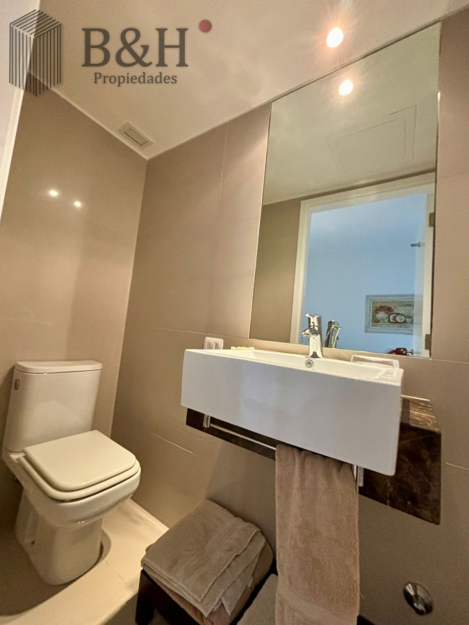 Apartamento ID.3132 - Apartamento en alquiler anual o temporal, de 3 dormitorios y servicio, en playa Brava! 
