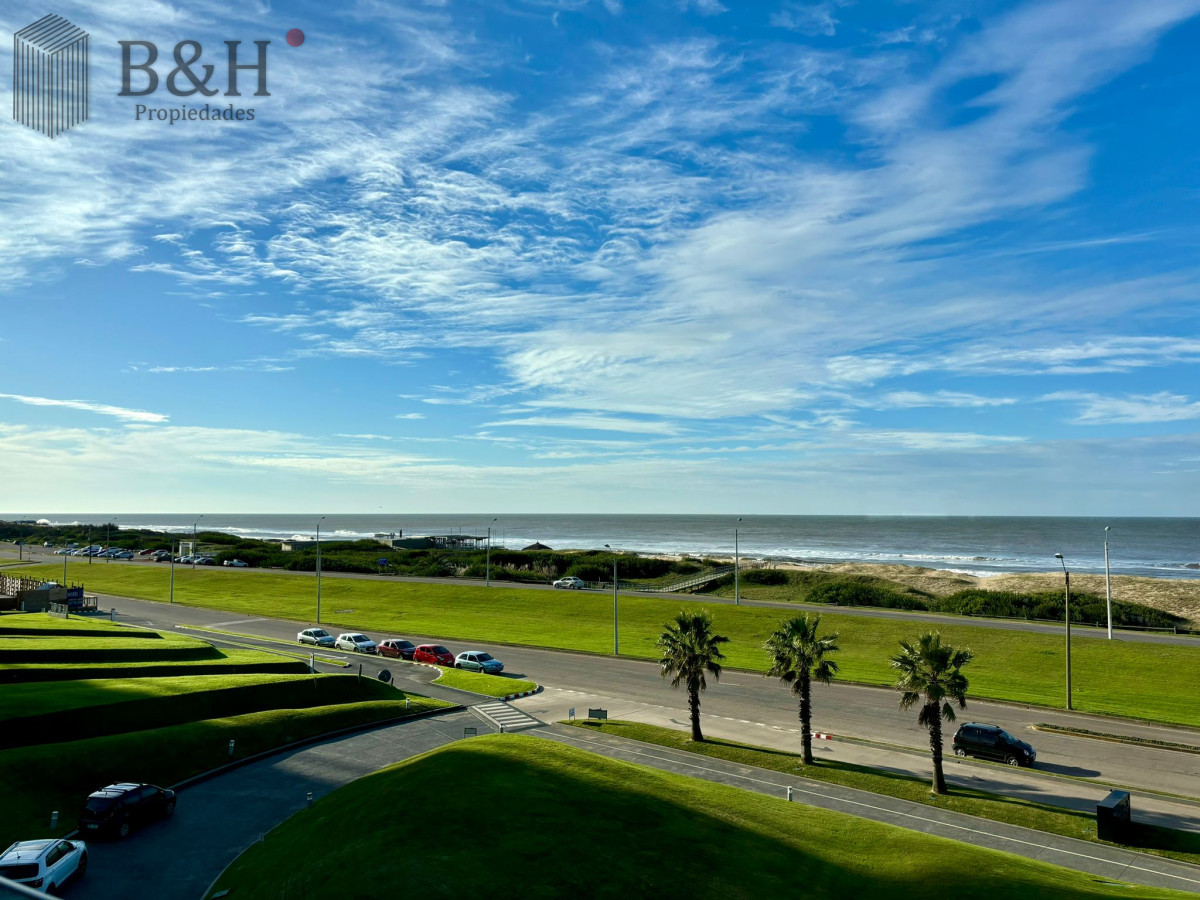 Apartamento ID.3132 - Apartamento en alquiler anual o temporal, de 3 dormitorios y servicio, en playa Brava! 