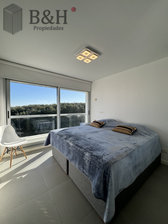 Apartamento ID.3573 - Penthouse en venta, de 3 dormitorios en suite, en playa brava, primera linea