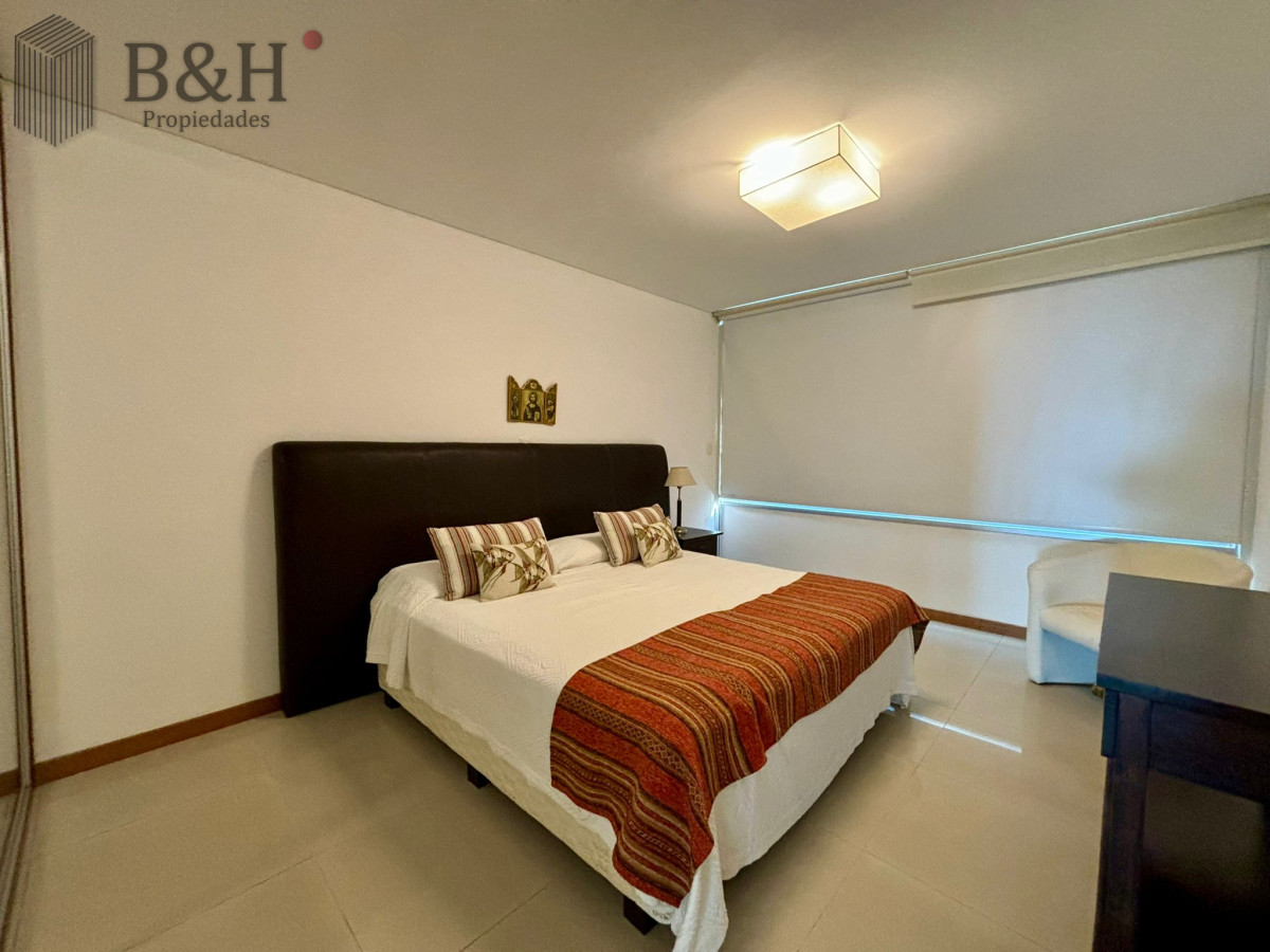 Apartamento ID.3132 - Apartamento en alquiler anual o temporal, de 3 dormitorios y servicio, en playa Brava! 