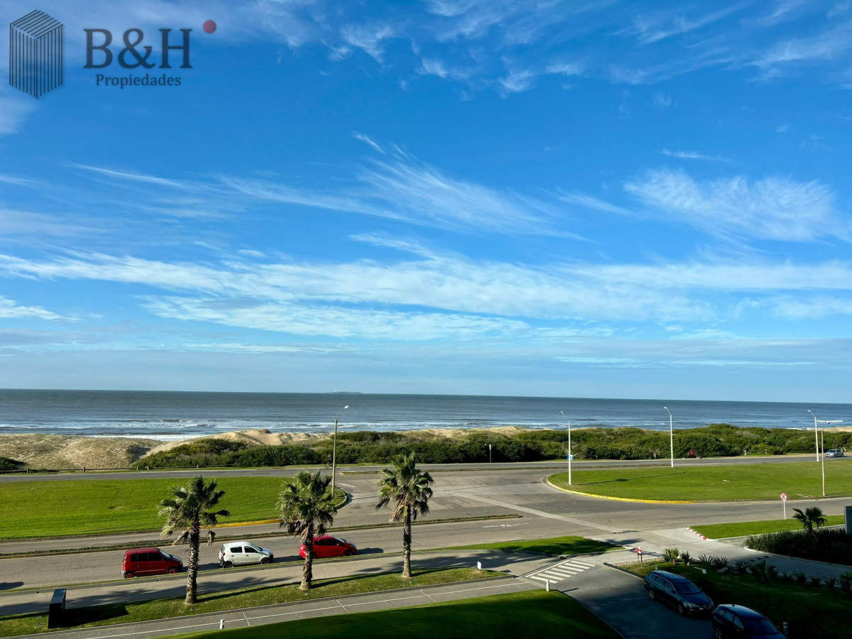 Apartamento ID.3132 - Apartamento en alquiler anual o temporal, de 3 dormitorios y servicio, en playa Brava! 