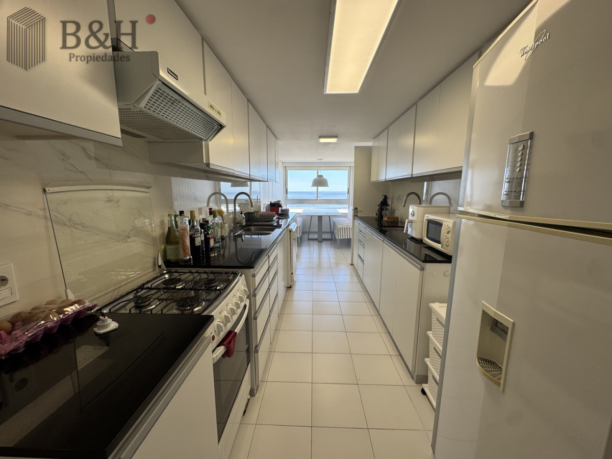 Apartamento ID.1597 - Apartamento en alquiler temporal, de 3 dormitorios. en zona brava!
