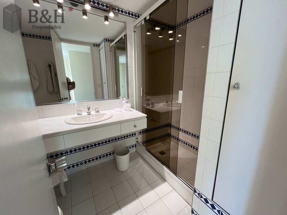 Apartamento ID.685 - Apartamento en venta playa brava - piso alto en Tiburon II