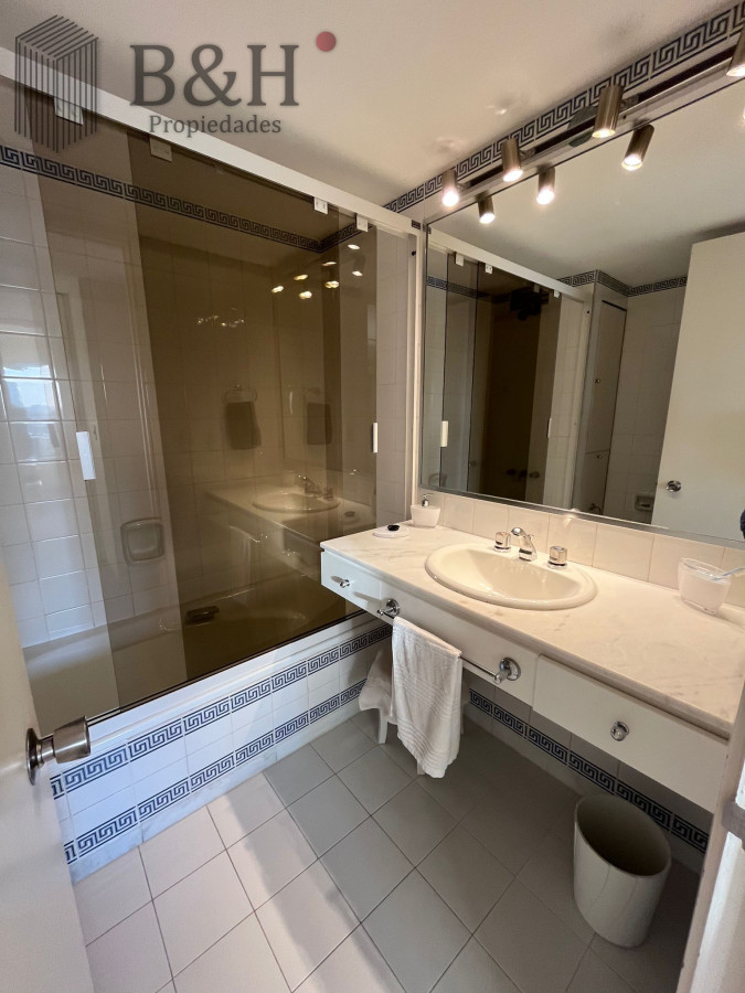 Apartamento ID.685 - Apartamento en venta playa brava - piso alto en Tiburon II