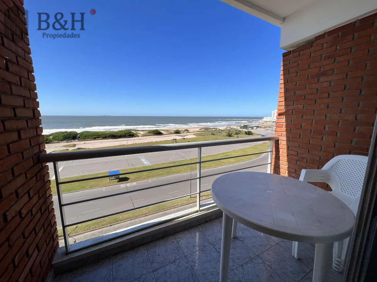 Apartamento ID.6453 - Apartamento en venta de 2 dormitorios, en playa Brava 