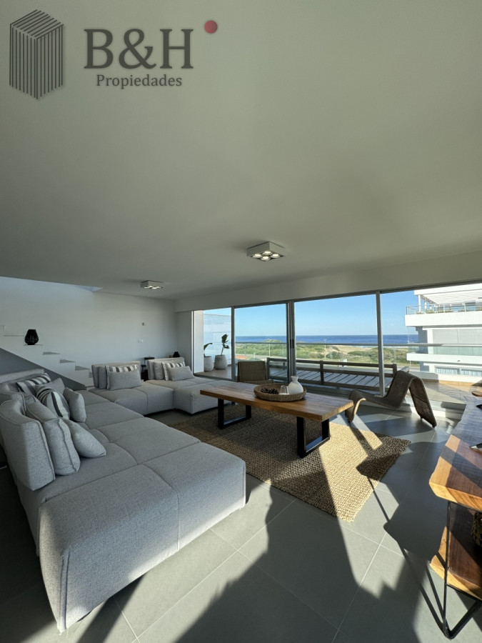 Apartamento ID.3573 - Penthouse en venta, de 3 dormitorios en suite, en playa brava, primera linea